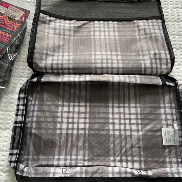 Thirty One packing Cube. Medium Perfectly Plaid - Picture 3 of 6